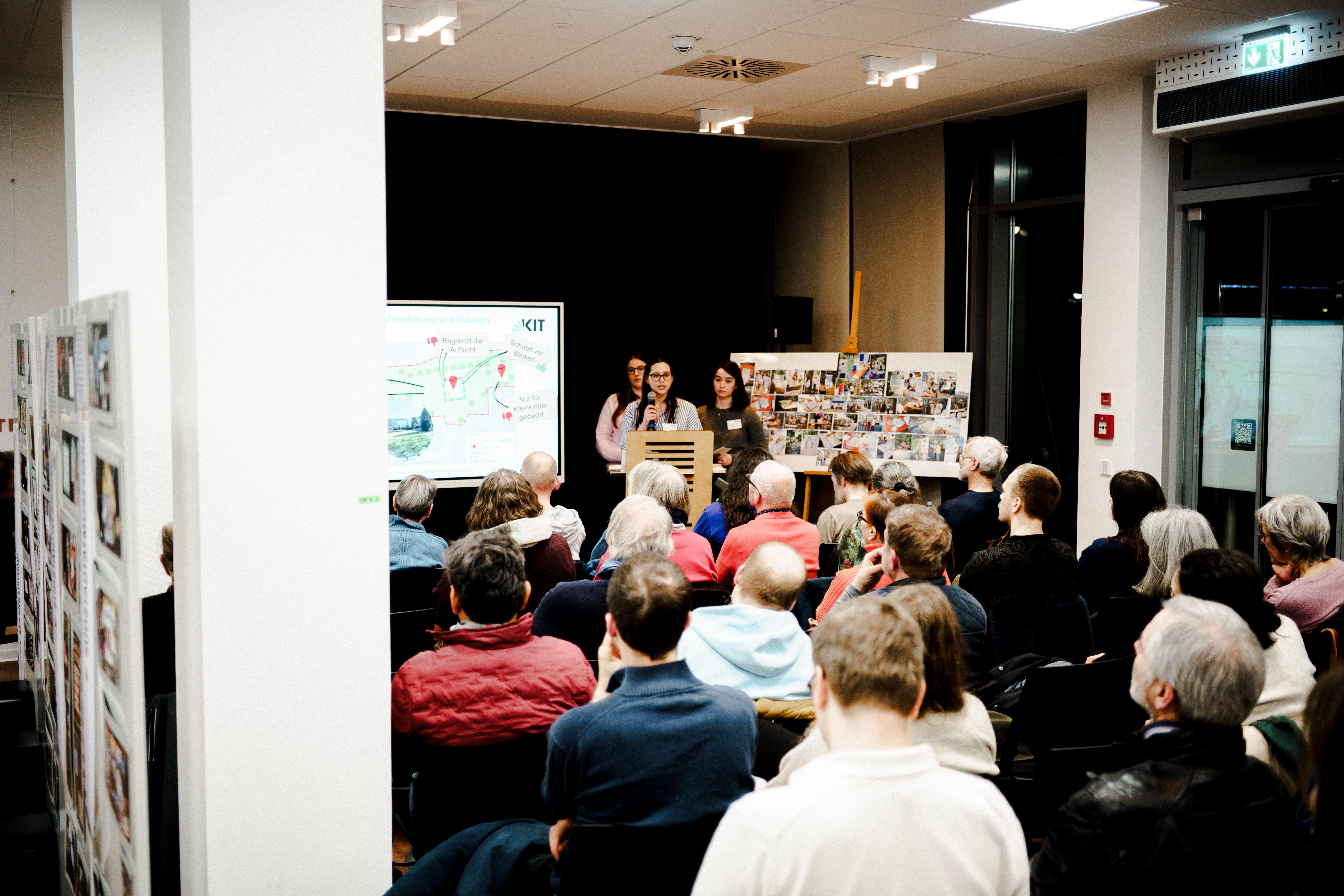 Publikum bei der Präsentation